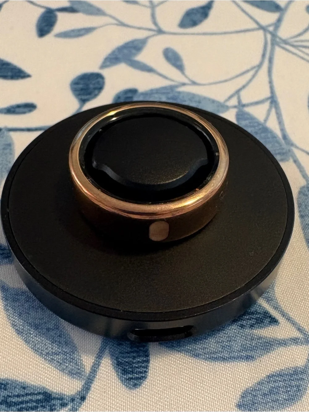 Oura Ring Gold Gen3 size 9 - w/ Charger, box & ring covers — FOR SALE